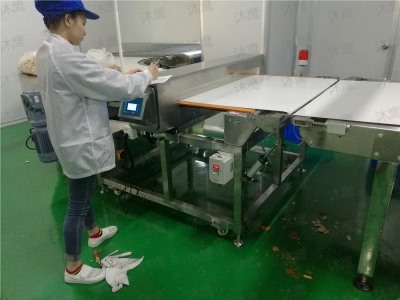 餅干生產線使用金屬檢測機